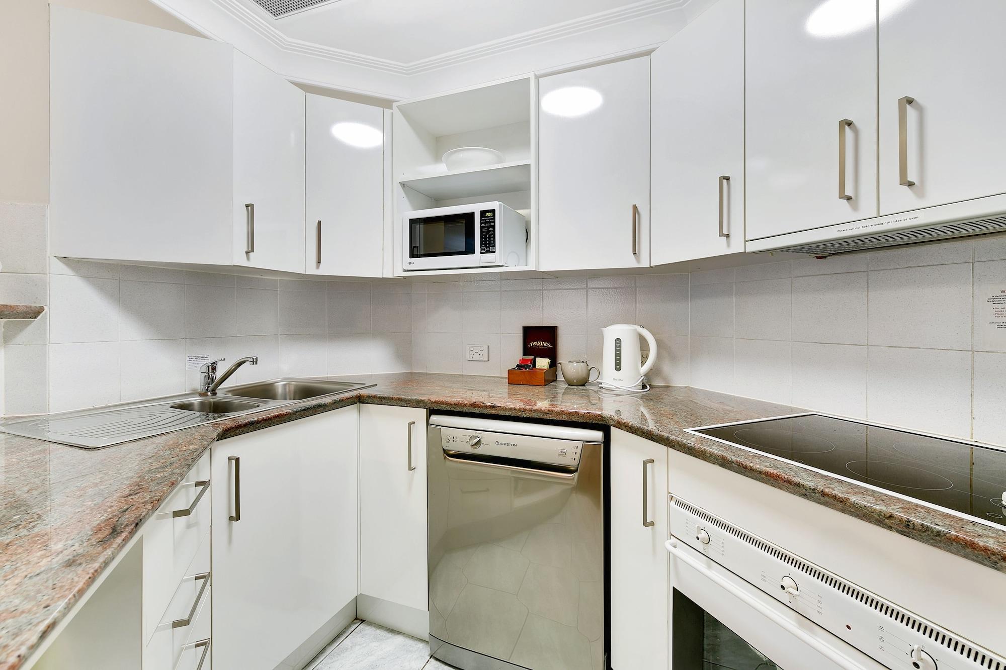 Manor Apartment Hotel Брисбен Экстерьер фото