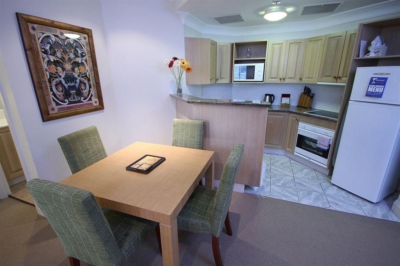 Manor Apartment Hotel Брисбен Экстерьер фото